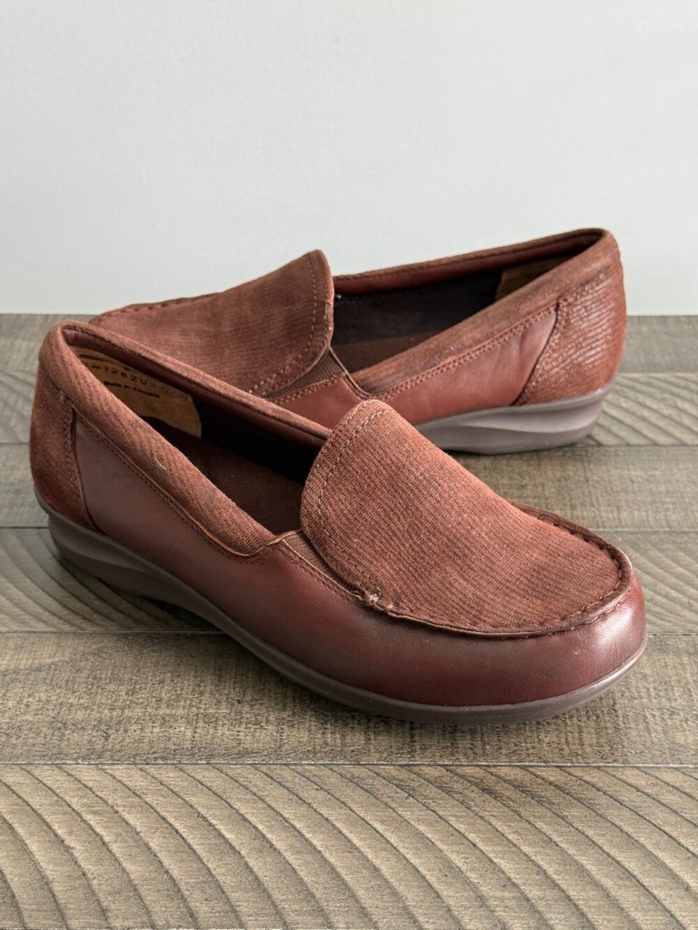 Walking Cradles Women's Brown Loafers Size 6.5 W